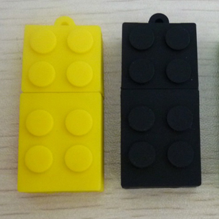 方块积木U盘，不仅可以当玩具，还有U盘储存的功能，一物两用。